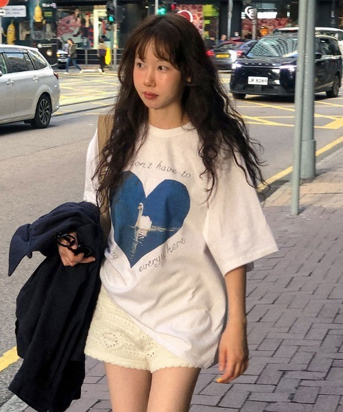 Lis ardent（リスアルダン）の「ハートプリントTシャツ / オーバーサイズ / 白鳥グラフィック / 韓国ファッション（Tシャツ/カットソー・レディース・ホワイト・M）」の5枚目の写真