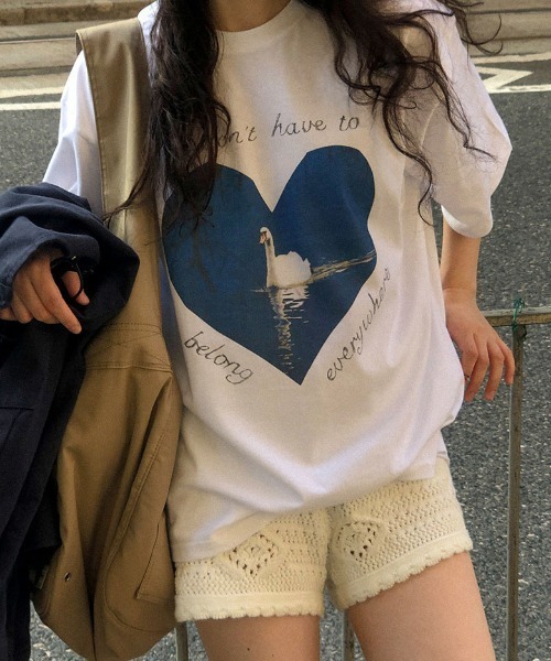 Lis ardent（リスアルダン）の「ハートプリントTシャツ / オーバーサイズ / 白鳥グラフィック / 韓国ファッション（Tシャツ/カットソー・レディース・ホワイト・M）」の2枚目の写真