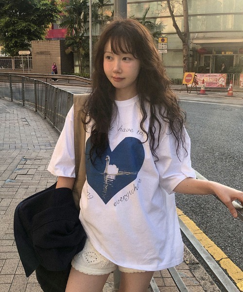 Lis ardent（リスアルダン）の「ハートプリントTシャツ / オーバーサイズ / 白鳥グラフィック / 韓国ファッション（Tシャツ/カットソー・レディース・ホワイト・M）」の6枚目の写真