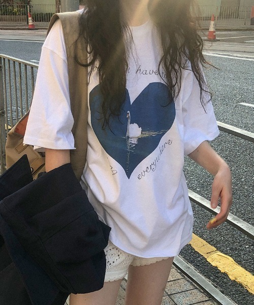 Lis ardent（リスアルダン）の「ハートプリントTシャツ / オーバーサイズ / 白鳥グラフィック / 韓国ファッション（Tシャツ/カットソー・レディース・ホワイト・M）」の8枚目の写真