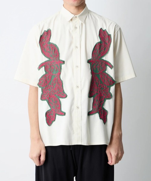 WHITE MOUNTAINEERING（ホワイトマウンテニアリング）の「【White Mountaineering/ホワイトマウンテニアリング】EMBROIDERY SHORT SLEEVE SHIRT（シャツ/ブラウス・メンズ・ネイビー/ホワイト・2/1）」の3枚目の写真