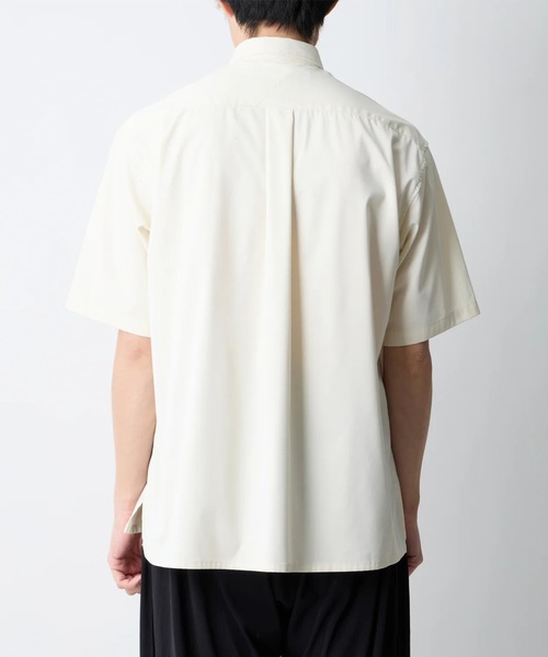 WHITE MOUNTAINEERING（ホワイトマウンテニアリング）の「【White Mountaineering/ホワイトマウンテニアリング】EMBROIDERY SHORT SLEEVE SHIRT（シャツ/ブラウス・メンズ・ネイビー/ホワイト・2/1）」の4枚目の写真