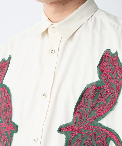 WHITE MOUNTAINEERING（ホワイトマウンテニアリング）の「【White Mountaineering/ホワイトマウンテニアリング】EMBROIDERY SHORT SLEEVE SHIRT（シャツ/ブラウス・メンズ・ネイビー/ホワイト・2/1）」の5枚目の写真