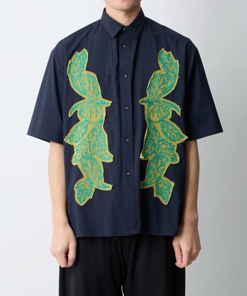 WHITE MOUNTAINEERING（ホワイトマウンテニアリング）の「【White Mountaineering/ホワイトマウンテニアリング】EMBROIDERY SHORT SLEEVE SHIRT（シャツ/ブラウス・メンズ・ネイビー/ホワイト・2/1）」の7枚目の写真
