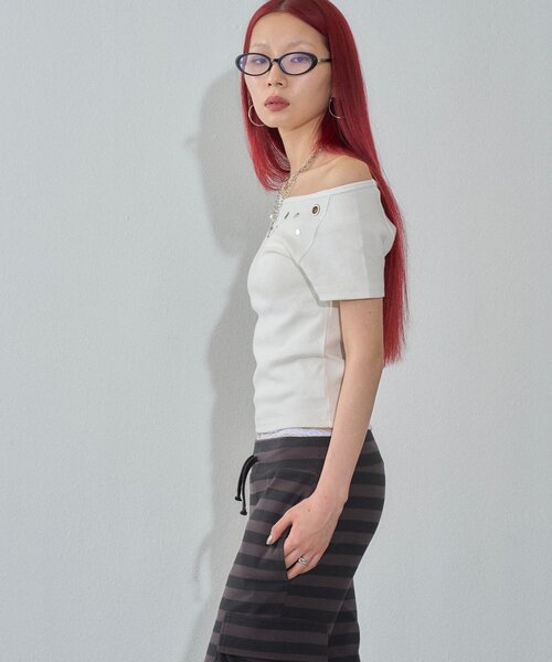 WHO'S WHO gallery(フーズフーギャラリー)の「ハトメオフショル半袖トップス(無地/ドット)(Tシャツ/カットソー・レディース・ブラック系その他/オフホワイト/ホワイト系その他/ブラック・FREE)」の7枚目の写真