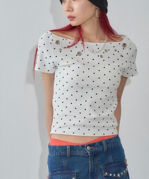 WHO'S WHO gallery(フーズフーギャラリー)の「ハトメオフショル半袖トップス(無地/ドット)(Tシャツ/カットソー・レディース・ブラック系その他/オフホワイト/ホワイト系その他/ブラック・FREE)」の3枚目の写真
