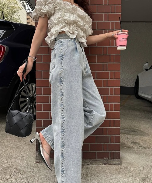 WILLFULLY denim balloon peplum デニム WILLFULLY（ウィルフリー）の「side frill line denim PT（デニム