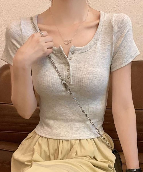 lulufa（ルルファ）の「ベーシック ヘンリーネックT シンプル 半袖（Tシャツ/カットソー・レディース・ブラック/オートミール/ホワイト・FREE）」の3枚目の写真