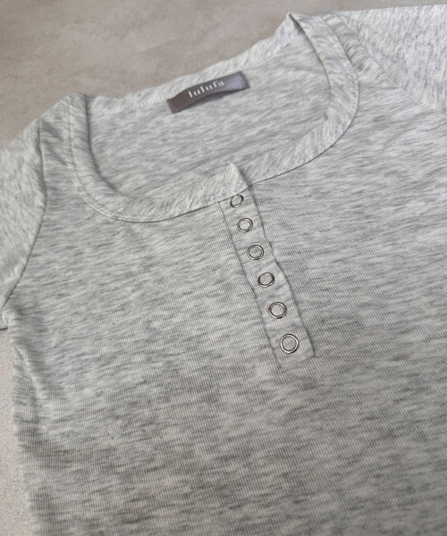 lulufa（ルルファ）の「ベーシック ヘンリーネックT シンプル 半袖（Tシャツ/カットソー・レディース・ブラック/オートミール/ホワイト・FREE）」の19枚目の写真