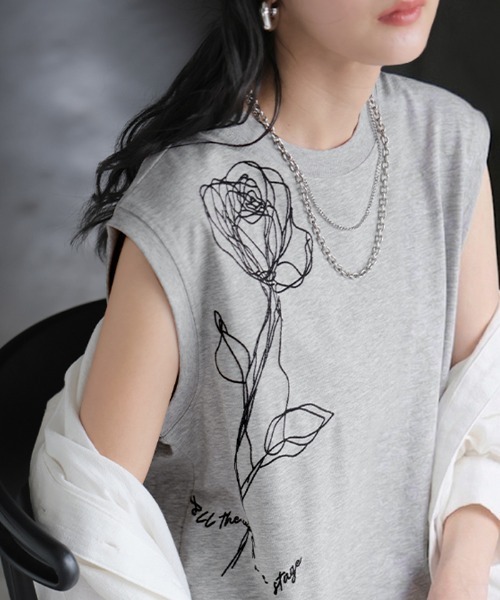 HUG.U(ハグユー)の「花柄刺繍タンクトップ(タンクトップ・レディース・ホワイト/ライトグレー/カーキブラウン/パープル・FREE)」の3枚目の写真