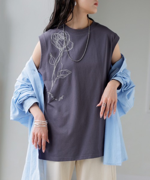 HUG.U(ハグユー)の「花柄刺繍タンクトップ(タンクトップ・レディース・ホワイト/ライトグレー/カーキブラウン/パープル・FREE)」の12枚目の写真