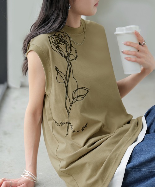 HUG.U(ハグユー)の「花柄刺繍タンクトップ(タンクトップ・レディース・ホワイト/ライトグレー/カーキブラウン/パープル・FREE)」の15枚目の写真