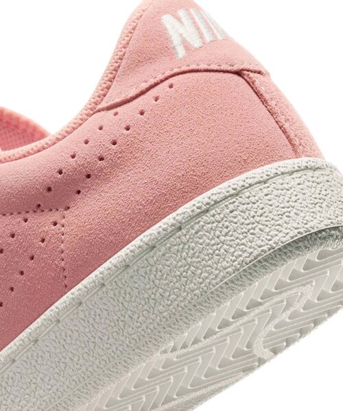 NIKE(ナイキ)の「ナイキ テニス クラシック ウィメンズシューズ / Nike Tennis Classic Women's Shoes IQ7388-800 Arctic Orange(スニーカー・レディース・ピンク系その他・25/24.5/24/23.5/23/26/25.5/22.5/22)」の8枚目の写真