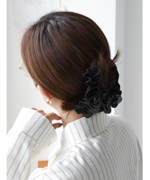 Edit Sheen（エディットシーン）の「フリルヘアバンスクリップ（ヘアゴム・レディース・オフホワイト/ブラック・FREE）」の4枚目の写真