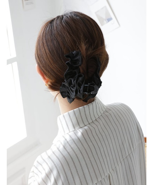 Edit Sheen（エディットシーン）の「フリルヘアバンスクリップ（ヘアゴム・レディース・オフホワイト/ブラック・FREE）」の5枚目の写真