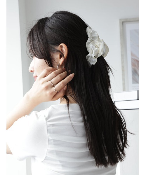 Edit Sheen（エディットシーン）の「フリルヘアバンスクリップ（ヘアゴム・レディース・オフホワイト/ブラック・FREE）」の10枚目の写真