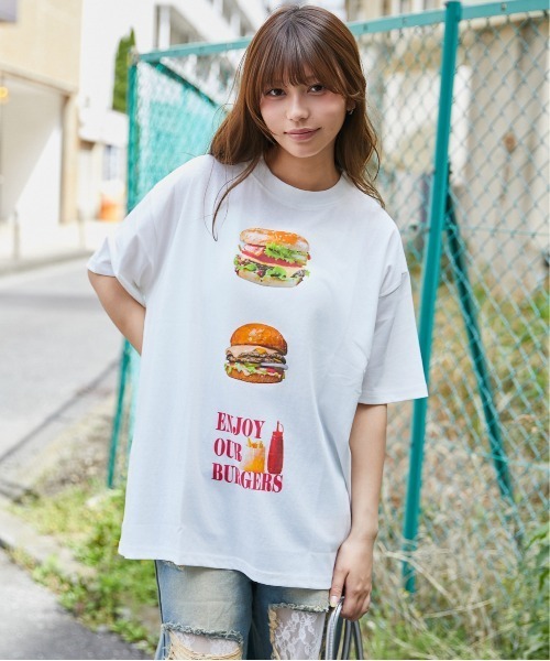 GORGE(ゴージ)の「hamburgerプリントTシャツ(Tシャツ/カットソー・レディース・オフホワイト/ピンク/オートミール・F)」の1枚目の写真