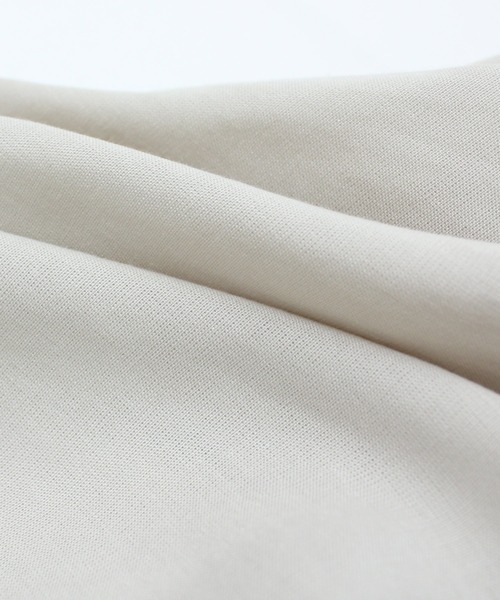 RNA-N(アールエヌエーエヌ)の「B2977 リブコンビドロップショルダー(Tシャツ/カットソー・レディース・グレイッシュベージュ/ブラック/レッド・FREE)」の8枚目の写真