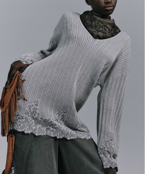 Ameri(アメリ)の「2WAY LACE DOCKING LADY KNIT TOP(ニット/セーター・レディース・ブラウン/アイボリー/ブラック/グレー・FREE)」の4枚目の写真
