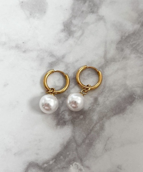 yu-ka（ユーカ）の「YU-KA:パールドロップフープピアス Pearl Drop Hoop Earrings（ピアス（両耳用）・レディース・ゴールド・FREE）」の3枚目の写真