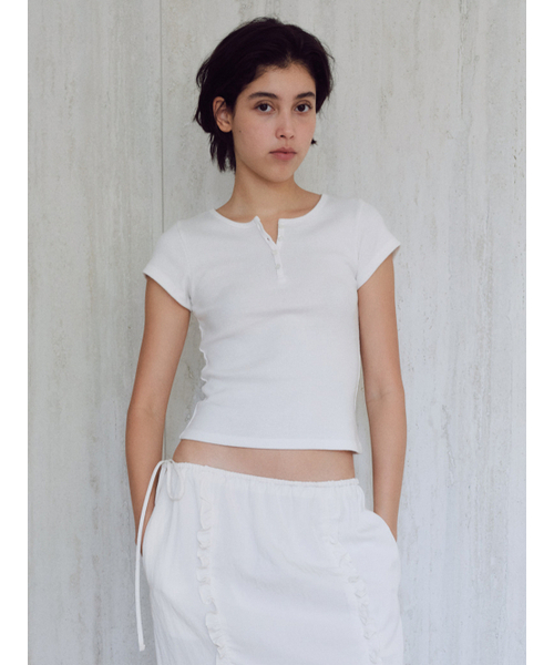 BAIE OUD(ベイウード)の「Henley short-sleeve T-shirt_white(Tシャツ/カットソー・レディース・その他・FREE)」の1枚目の写真
