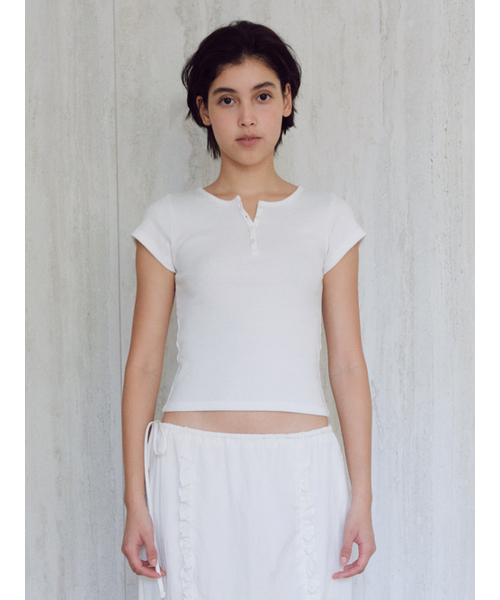 BAIE OUD(ベイウード)の「Henley short-sleeve T-shirt_white(Tシャツ/カットソー・レディース・その他・FREE)」の2枚目の写真
