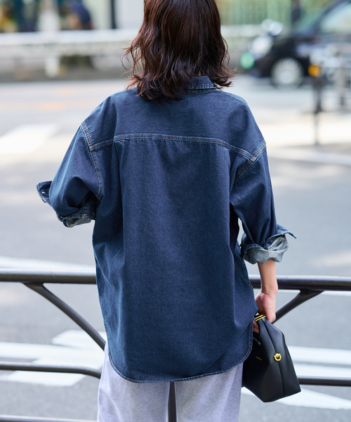 SLOBE IENA（スローブイエナ）の「《WEB限定/追加》LE DENIM BDUデニムシャツ（シャツ/ブラウス・レディース・ブルー/ネイビー・FREE）」の15枚目の写真