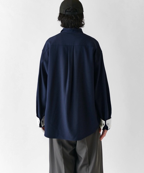 Lui's(ルイス)の「【Neucon/ニューコン】TWO-TONE WIDE-CUFF OVER SHIRT / バイカラーワイドカフスオーバーシャツ / 2WAY仕様(シャツ/ブラウス・メンズ・ブラック/ネイビー/ホワイト・1/2)」の19枚目の写真