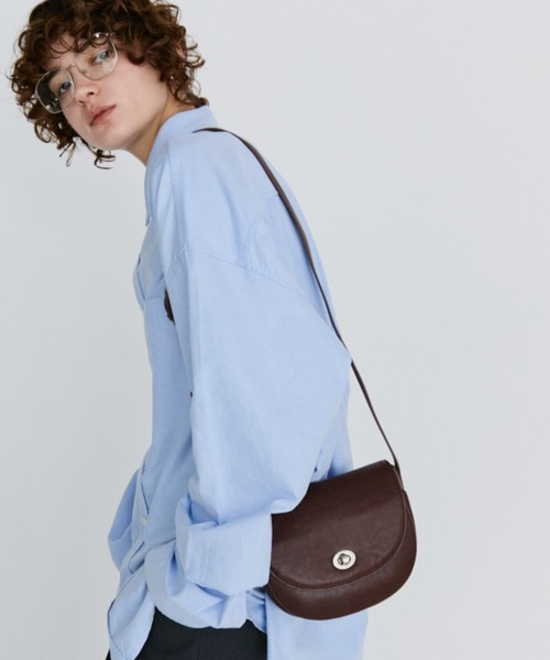 arholiday.standard(エーアールホリデースタンダード)の「real leather oval flap shoulder bag / リアルレザーオーバルフラップバッグ(ショルダーバッグ・レディース・ブラウン/ブラック・FREE)」の1枚目の写真