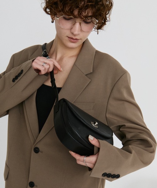 arholiday.standard(エーアールホリデースタンダード)の「real leather oval flap shoulder bag / リアルレザーオーバルフラップバッグ(ショルダーバッグ・レディース・ブラウン/ブラック・FREE)」の4枚目の写真