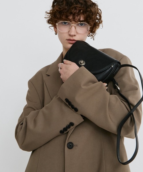 arholiday.standard(エーアールホリデースタンダード)の「real leather oval flap shoulder bag / リアルレザーオーバルフラップバッグ(ショルダーバッグ・レディース・ブラウン/ブラック・FREE)」の3枚目の写真
