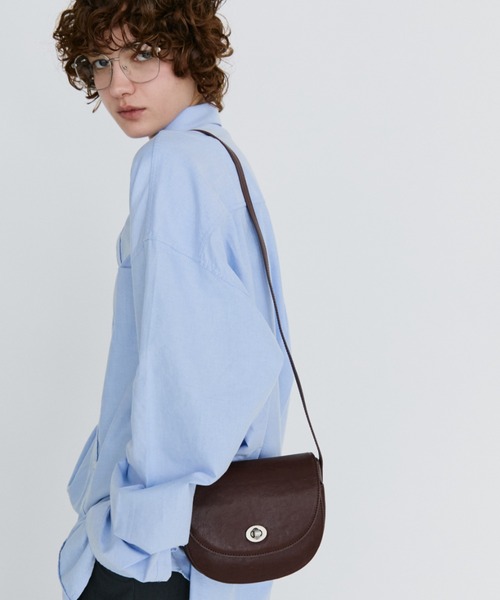 arholiday.standard(エーアールホリデースタンダード)の「real leather oval flap shoulder bag / リアルレザーオーバルフラップバッグ(ショルダーバッグ・レディース・ブラウン/ブラック・FREE)」の14枚目の写真