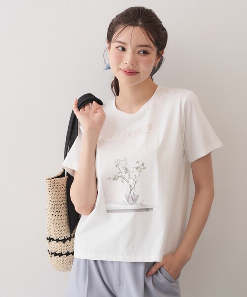 index(インデックス)の「【UV】フラワープリントTシャツ≪洗濯機OK/接触冷感≫(Tシャツ/カットソー・レディース・オフホワイト/ナチュラル/ネイビー・38/40/36/42)」の1枚目の写真