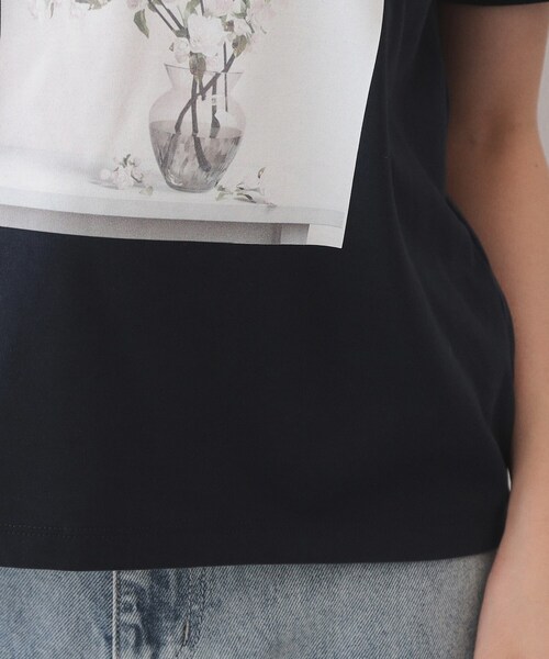 index(インデックス)の「【UV】フラワープリントTシャツ≪洗濯機OK/接触冷感≫(Tシャツ/カットソー・レディース・オフホワイト/ナチュラル/ネイビー・38/40/36/42)」の22枚目の写真