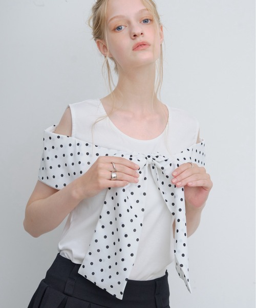 HEIREN(ヘイレーン)の「ドット柄ビッグリボントップス(Tシャツ/カットソー・レディース・ホワイト・FREE)」の4枚目の写真