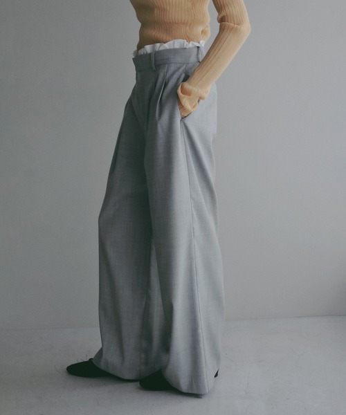 MANOF(マノフ)の「WAIST FRILL 2WAY PANTS(その他パンツ・レディース・ライトグレー/キャメル/ブラック・M/S)」の2枚目の写真