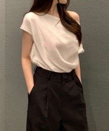 オフショルダートップス
