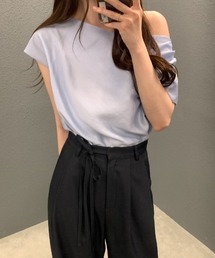 オフショルダートップス