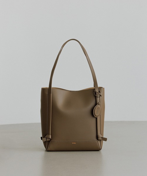ROPE'(ロペ)の「【E'POR】KNOT BAG Medium/A4対応・通勤・撥水・軽量・26AW新型(トートバッグ・レディース・ブラック/ダークブラウン・FREE)」の2枚目の写真