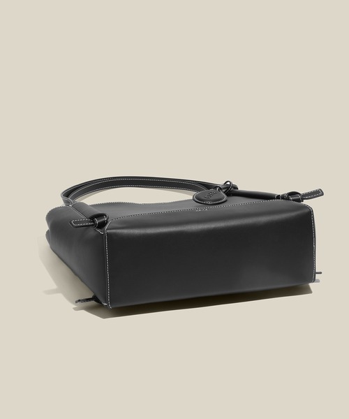 ROPE'(ロペ)の「【E'POR】KNOT BAG Medium/A4対応・通勤・撥水・軽量・26AW新型(トートバッグ・レディース・ブラック/ダークブラウン・FREE)」の13枚目の写真