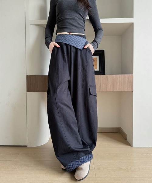 &soiree(アンドソワレ)の「チェック柄ベルト付きカーゴパンツ(カーゴパンツ・レディース・ネイビー・MEDIUM/LARGE/X-LARGE/SMALL)」の3枚目の写真