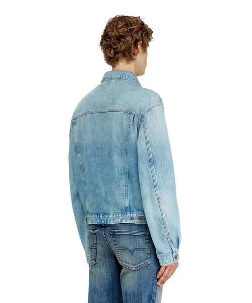 DIESEL(ディーゼル)の「メンズ デニムジャケット D-RANGER(デニムジャケット・メンズ・インディゴブルー・LARGE/MEDIUM/SMALL/X-SMALL)」の4枚目の写真