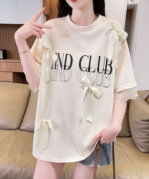 Amulet(アミュレット)の「袖のレースがアクセント♪主役級アイテム リボン付きロゴTシャツ(Tシャツ/カットソー・レディース・ブラック/アイボリー・S/M/L/XL)」の2枚目の写真
