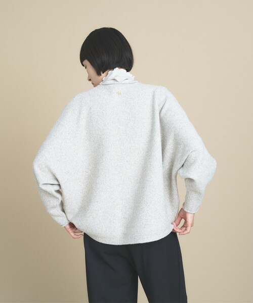 cloenc(クロエンス)の「【WEB限定カラーあり】ドルマンスリーブニット 美フォルム 10色展開(ニット/セーター・レディース・チャコール/ピンク系その他/ワインレッド/ベージュ系その他7/ベージュ系8/グレー系4/オフホワイト/ライトグリーン系/ブルー系5/ライトイエロー系9・02/00)」の4枚目の写真