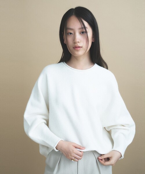 cloenc(クロエンス)の「【WEB限定カラーあり】ドルマンスリーブニット 美フォルム 10色展開(ニット/セーター・レディース・チャコール/ピンク系その他/ワインレッド/ベージュ系その他7/ベージュ系8/グレー系4/オフホワイト/ライトグリーン系/ブルー系5/ライトイエロー系9・02/00)」の14枚目の写真