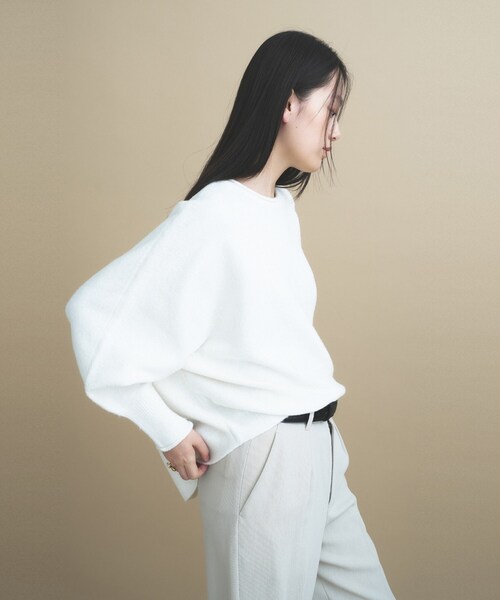 cloenc(クロエンス)の「【WEB限定カラーあり】ドルマンスリーブニット 美フォルム 10色展開(ニット/セーター・レディース・チャコール/ピンク系その他/ワインレッド/ベージュ系その他7/ベージュ系8/グレー系4/オフホワイト/ライトグリーン系/ブルー系5/ライトイエロー系9・02/00)」の17枚目の写真