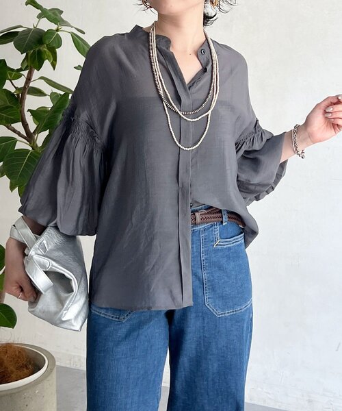 un dix cors(アンディコール)の「袖バルーンシアーブラウス(シャツ/ブラウス・レディース・ベージュ/チャコールグレー/ブラック・FREE)」の3枚目の写真