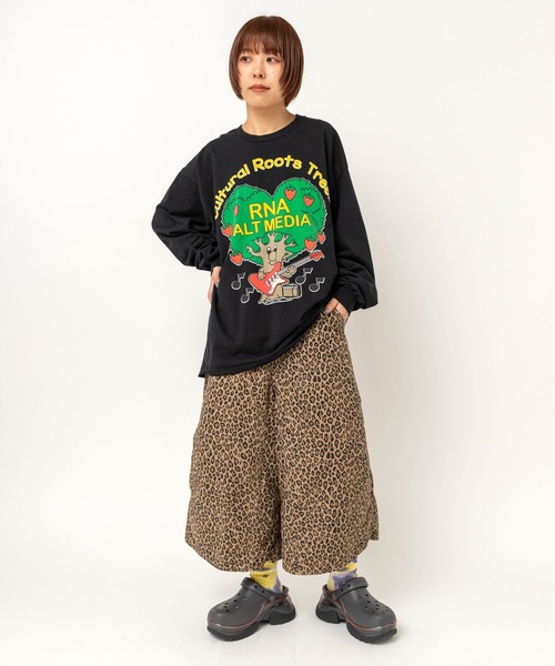 RNA(アールエヌエー)の「M2729 ハートツリープリントロンT(Tシャツ/カットソー・レディース・アッシュグレー/ブラック/ライトブルー・MEDIUM)」の4枚目の写真