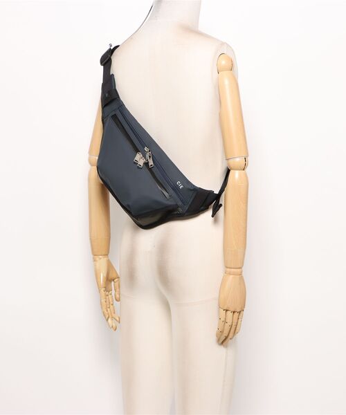 CIE(シー)の「【CIE】VARIOUS SLINGBAG-S(ショルダーバッグ・メンズ・グレー/ブラック/ネイビー・FREE)」の10枚目の写真