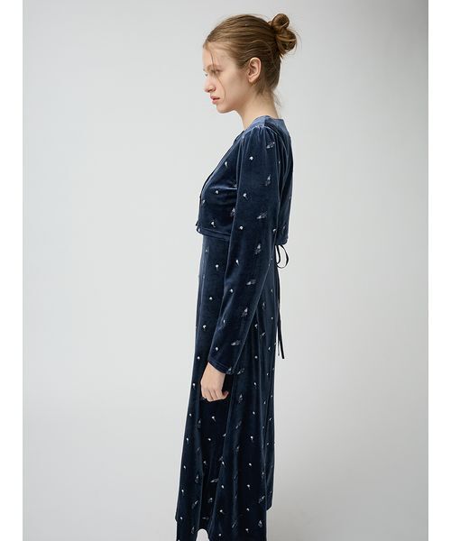 LILY BROWN(リリーブラウン)の「ベロア刺繍カーディガン(カーディガン/ボレロ・レディース・アイボリー/ブルー/ブラック・F)」の11枚目の写真